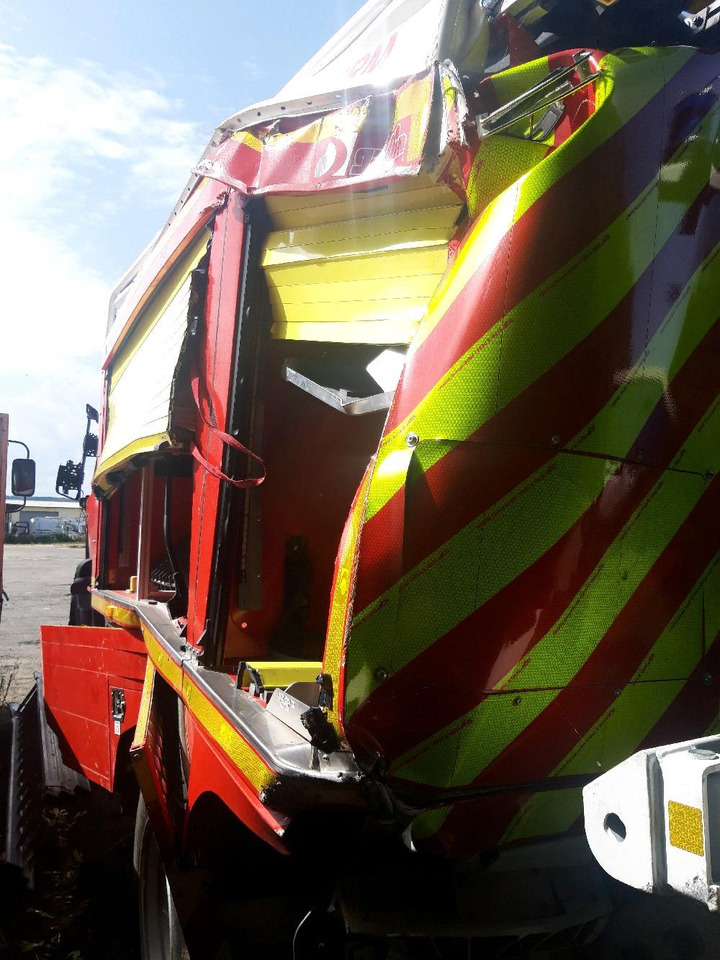 RENAULT D 4X4 TOUT-TERRAIN INCENDIE - Tuletõrjeauto: pilt 4 RENAULT D 4X4 TOUT-TERRAIN INCENDIE - Tuletõrjeauto: pilt 4