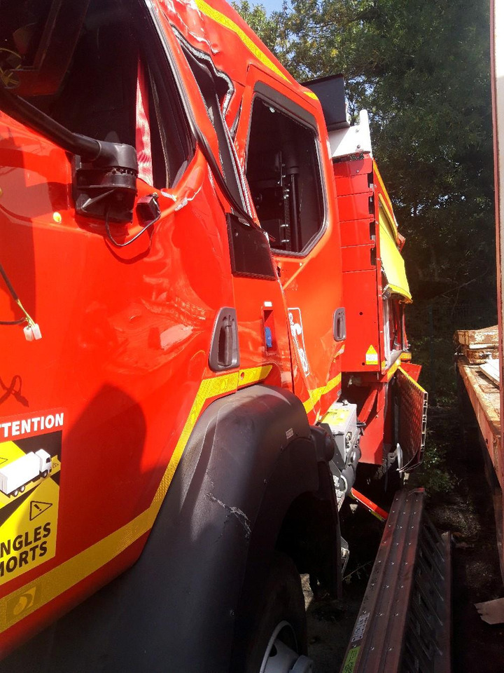 RENAULT D 4X4 TOUT-TERRAIN INCENDIE - Tuletõrjeauto: pilt 3 RENAULT D 4X4 TOUT-TERRAIN INCENDIE - Tuletõrjeauto: pilt 3