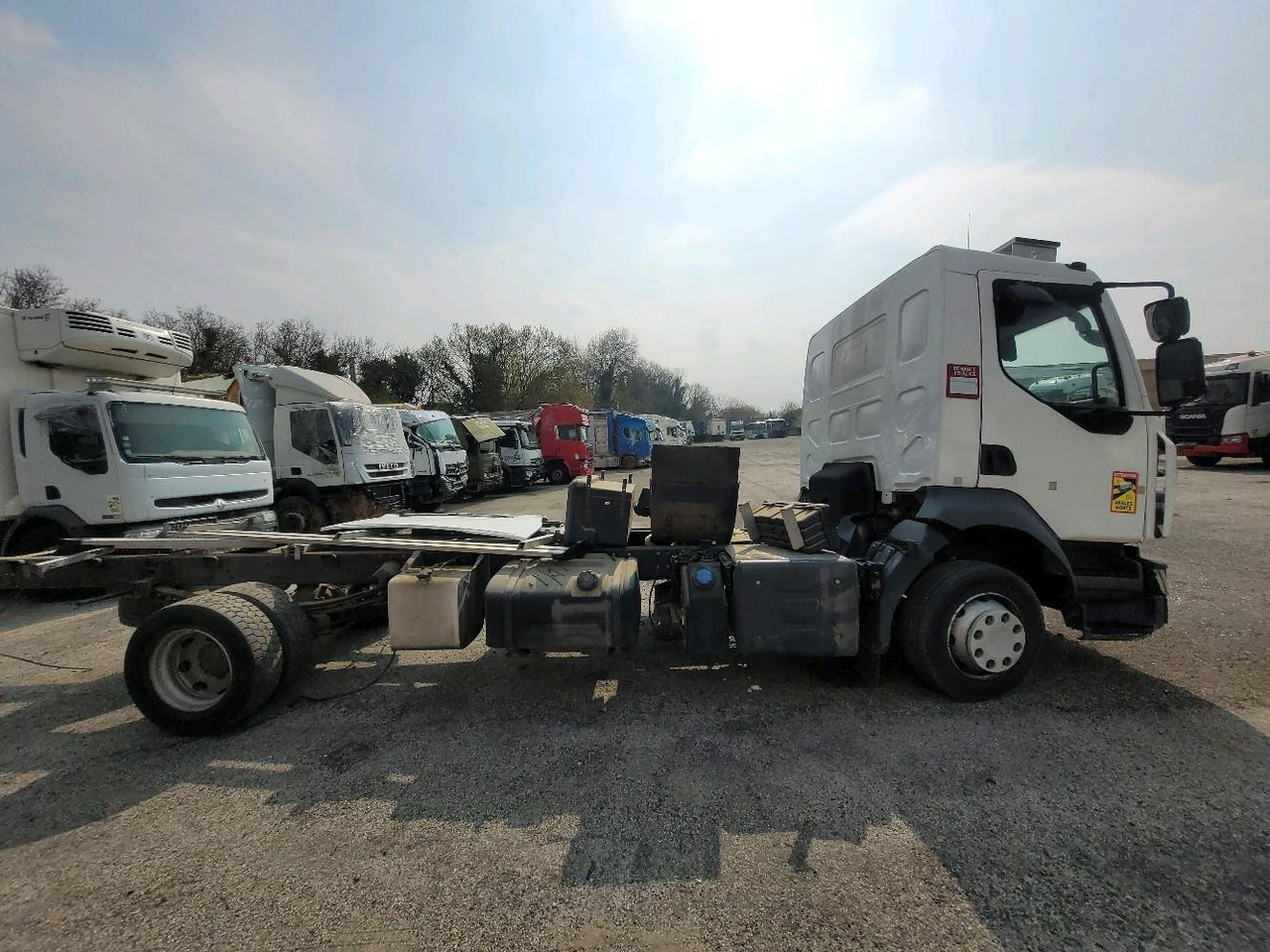 RENAULT D12 - Kabiinišassiiga veoauto: pilt 3 RENAULT D12 - Kabiinišassiiga veoauto: pilt 3
