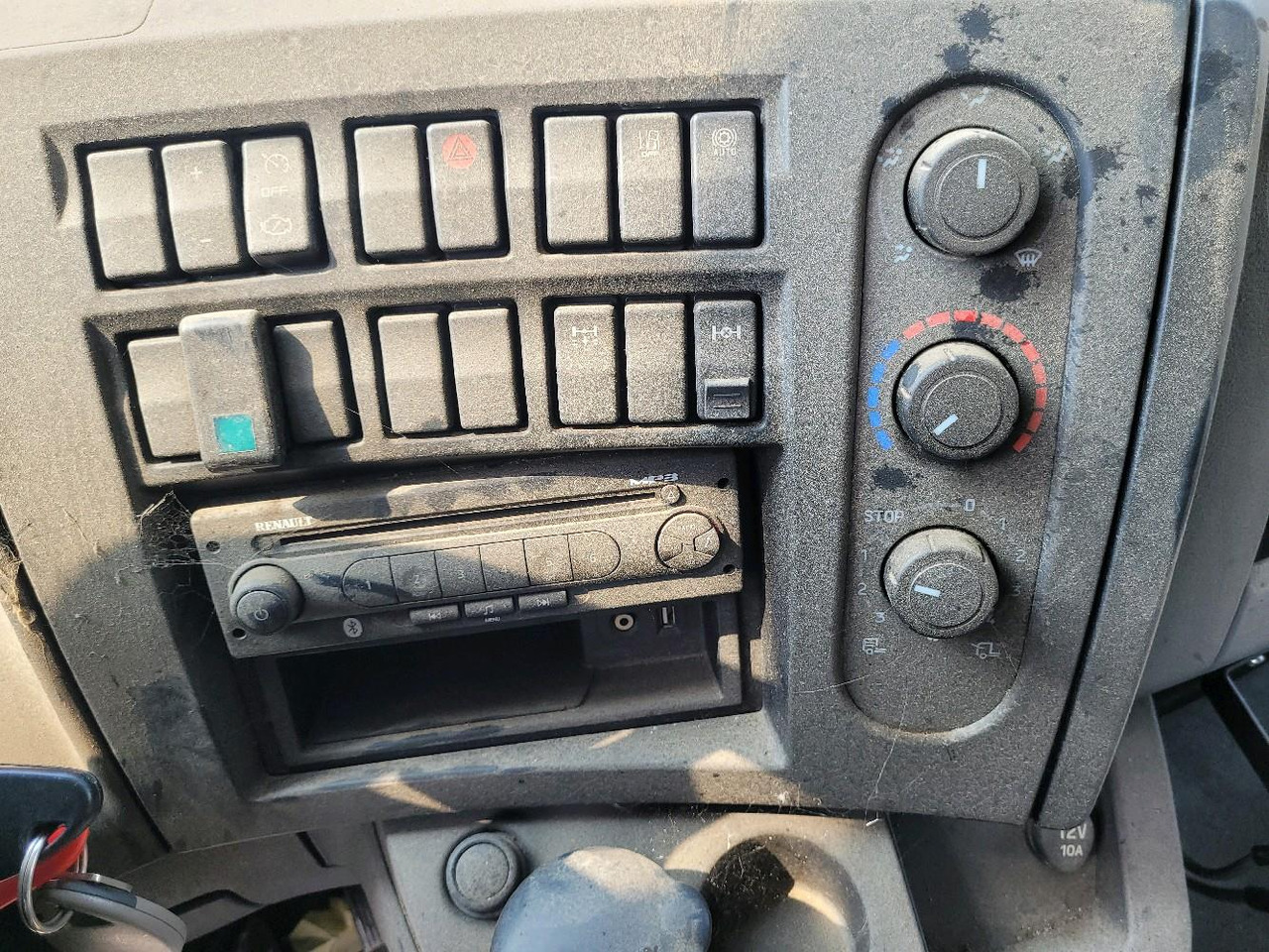 Kabiinišassiiga veoauto RENAULT D12: pilt 13