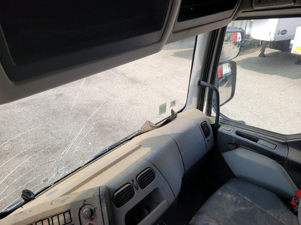 Kabiinišassiiga veoauto RENAULT D12: pilt 11