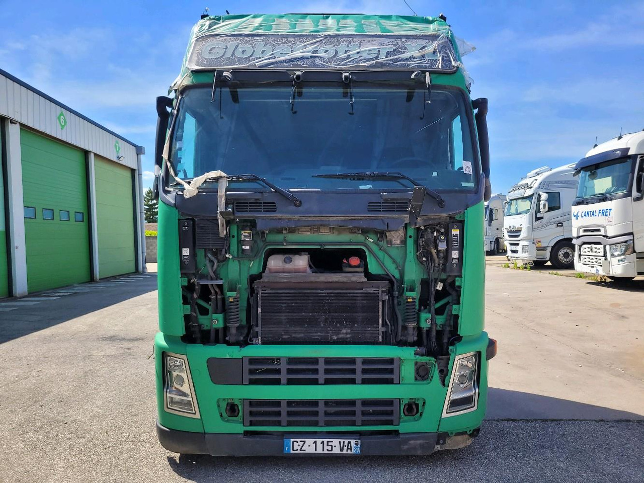 VOLVO FH12 420 GLOBETROTTER - Konteinerveduk/ Tõstukiga veoauto: pilt 2 VOLVO FH12 420 GLOBETROTTER - Konteinerveduk/ Tõstukiga veoauto: pilt 2