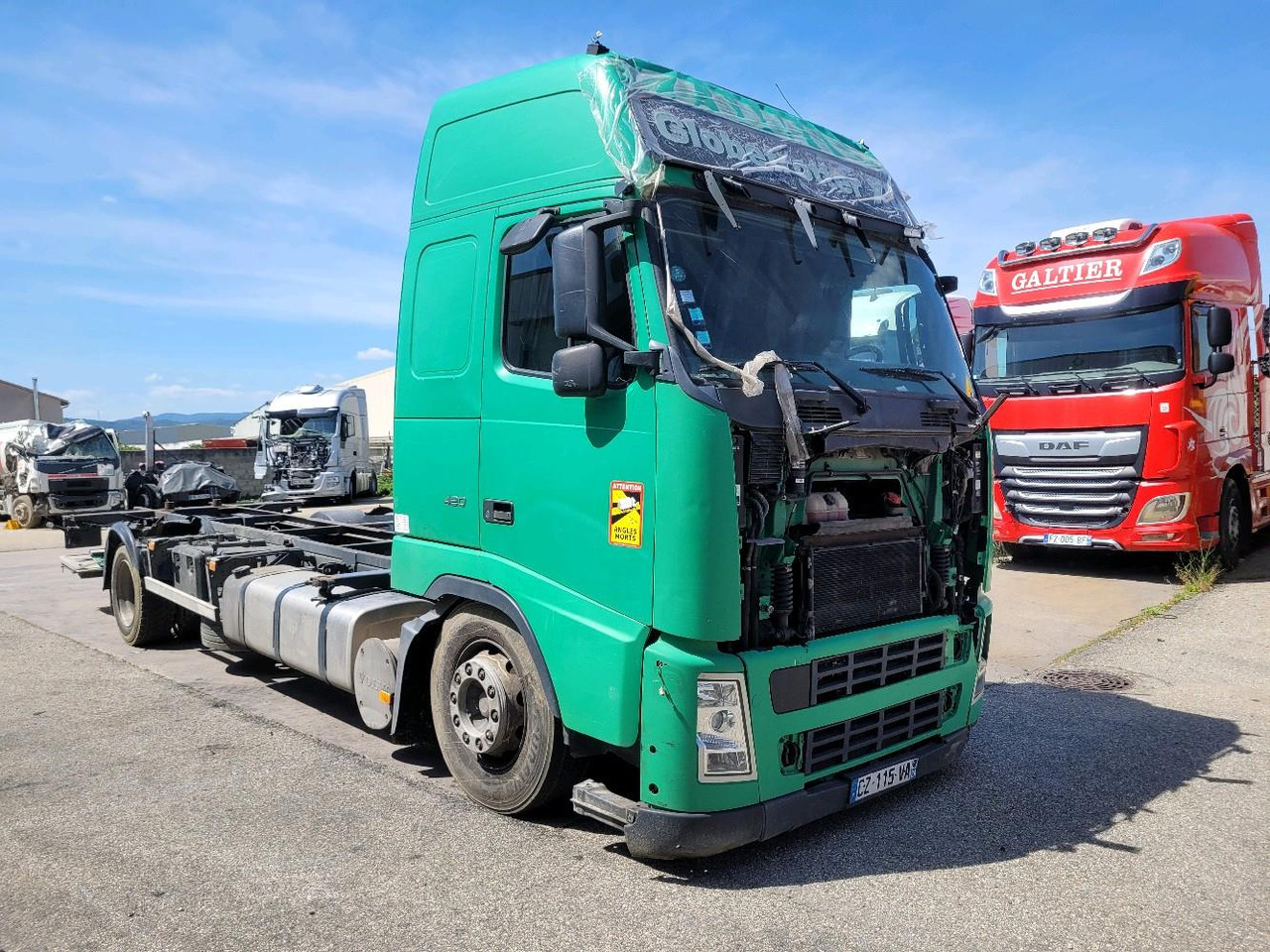 VOLVO FH12 420 GLOBETROTTER - Konteinerveduk/ Tõstukiga veoauto: pilt 1 VOLVO FH12 420 GLOBETROTTER - Konteinerveduk/ Tõstukiga veoauto: pilt 1