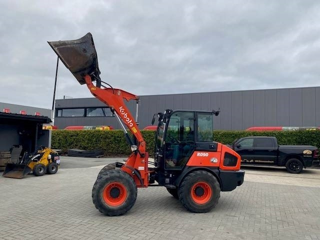 Kubota R 090 - Rataslaadur: pilt 2 Kubota R 090 - Rataslaadur: pilt 2