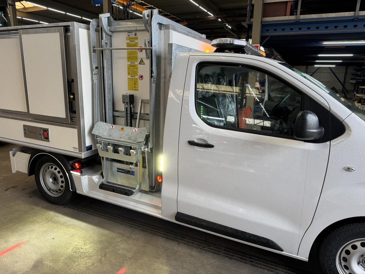 Citroen E-Jumpy veegvuil zijbelader seitenlader mullfahrzeug - Tarbesõiduk kallur, Elektrikaubik: pilt 3 Citroen E-Jumpy veegvuil zijbelader seitenlader mullfahrzeug - Tarbesõiduk kallur, Elektrikaubik: pilt 3