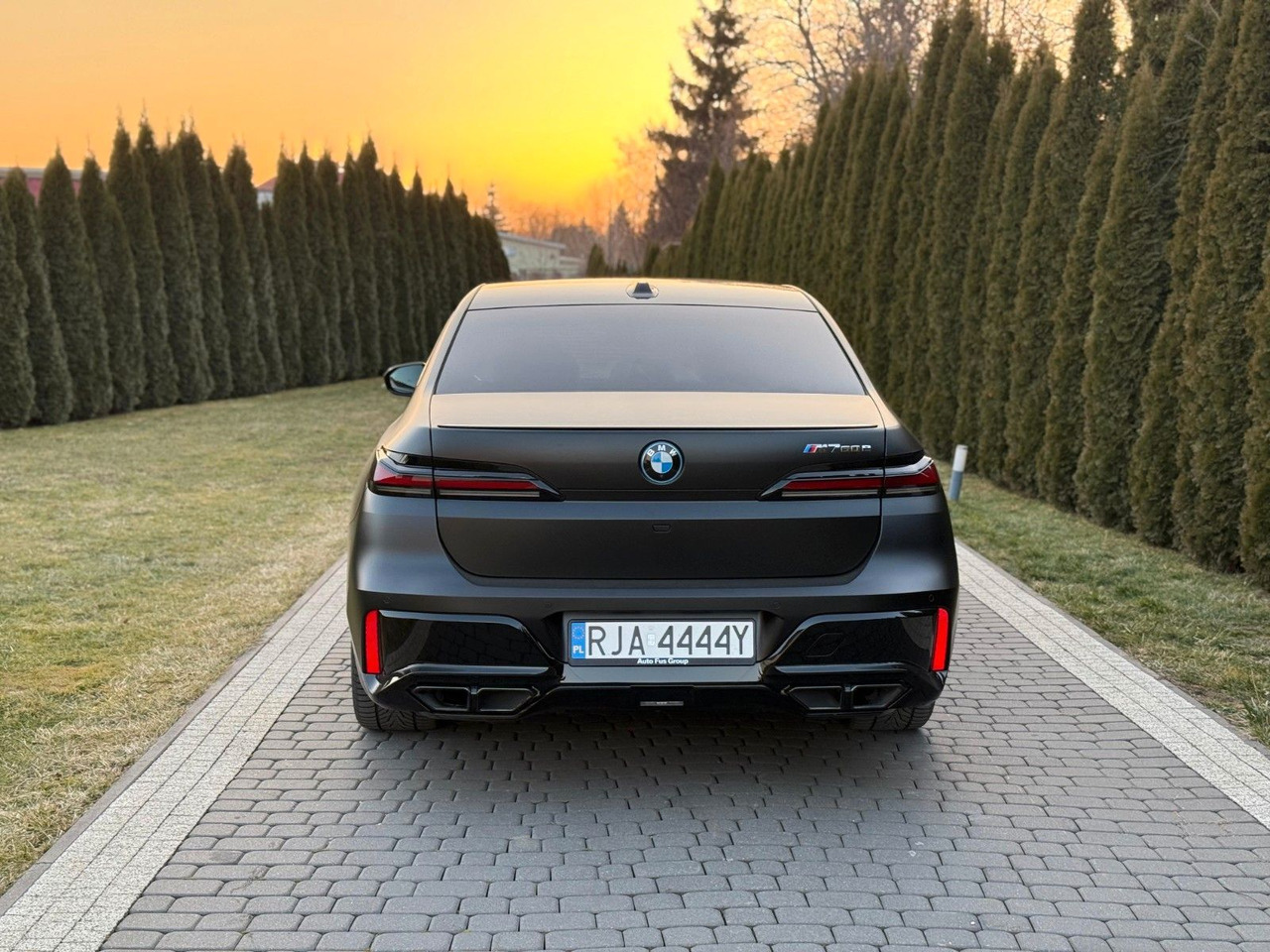 BMW M760 Baureihe 7 Lim M760 e xDrive - Sedaan: pilt 5 BMW M760 Baureihe 7 Lim M760 e xDrive - Sedaan: pilt 5