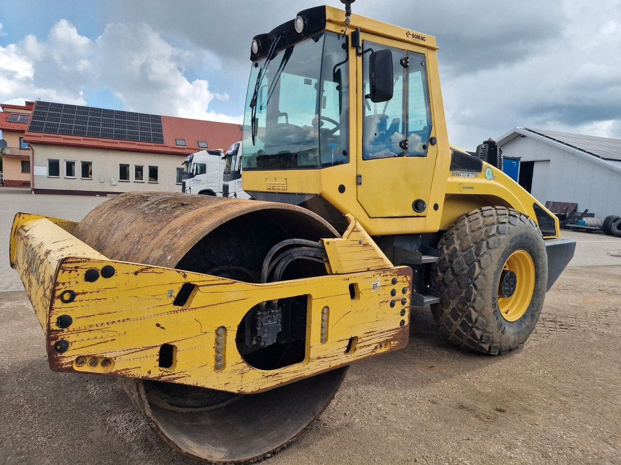 BOMAG Bw 213 DH-4 - Tihendaja: pilt 1 BOMAG Bw 213 DH-4 - Tihendaja: pilt 1