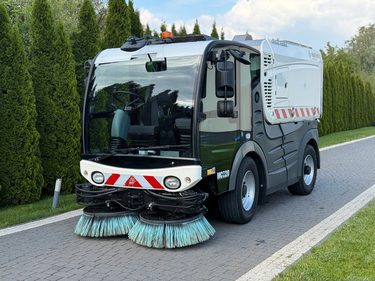 MATHIEU GRAND AZURA MC420 SWEEPER - Tänavapühkimismasin: pilt 1 MATHIEU GRAND AZURA MC420 SWEEPER - Tänavapühkimismasin: pilt 1