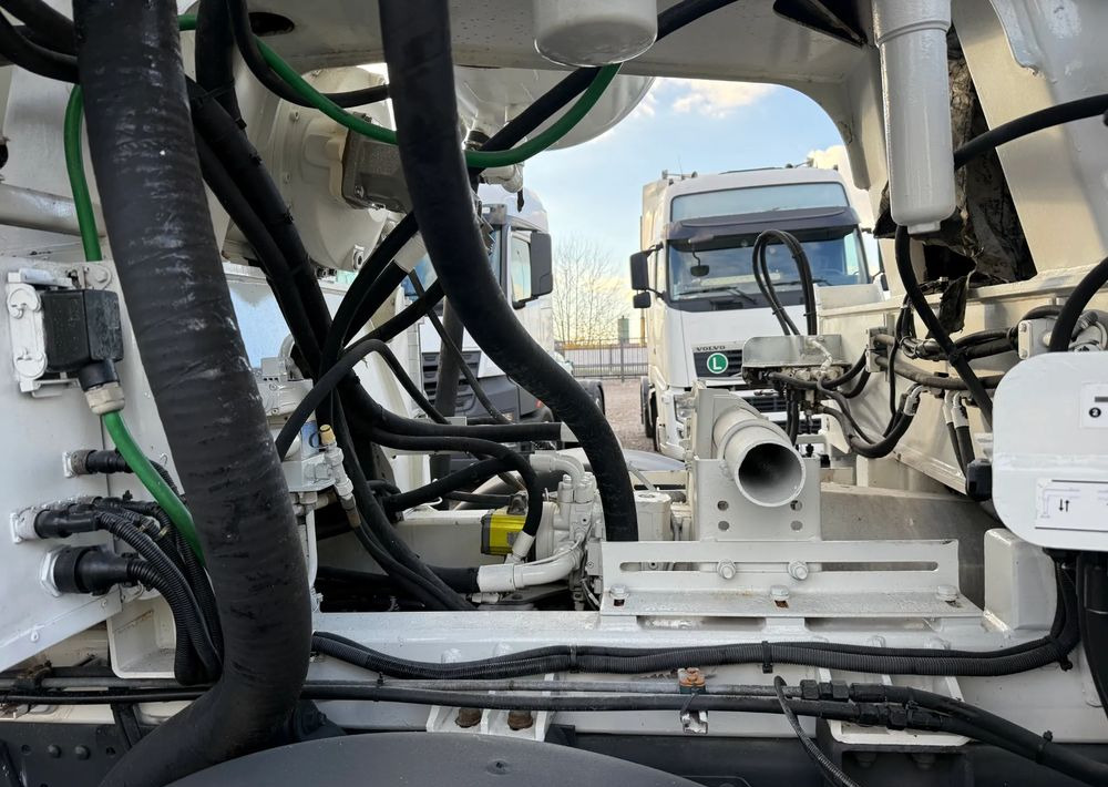 Pumi Mercedes-Benz ACTROS 3241 8X4 CIFA24 7m3: pilt 16