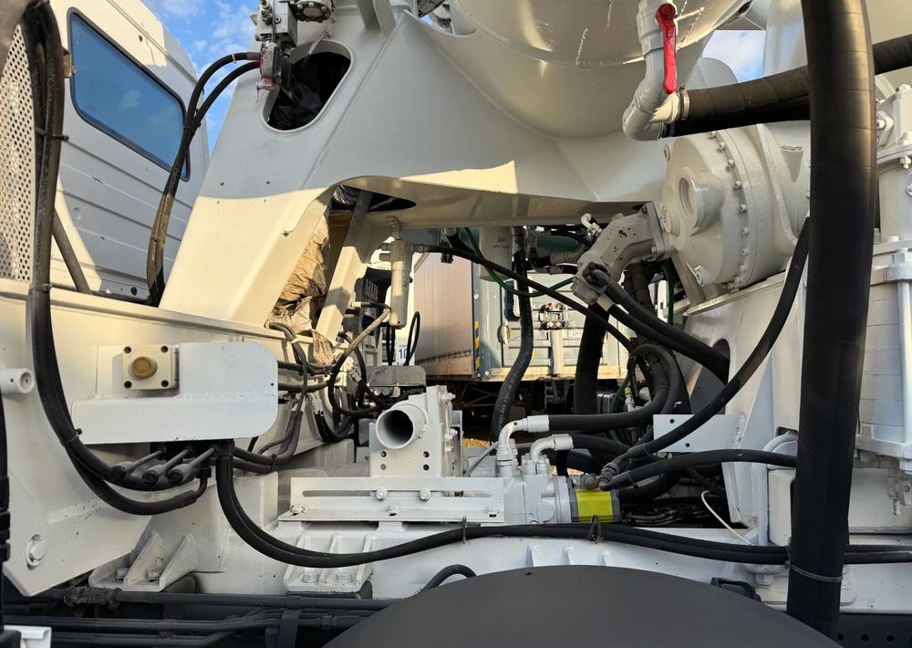 Pumi Mercedes-Benz ACTROS 3241 8X4 CIFA24 7m3: pilt 13