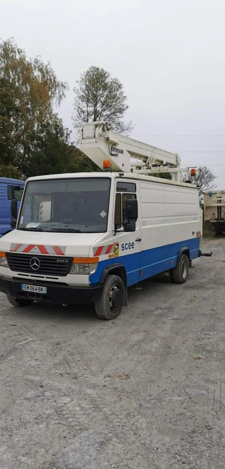 Mercedes-Benz VARIO 815D 17 M - Veoautolt tõusev platvorm: pilt 1 Mercedes-Benz VARIO 815D 17 M - Veoautolt tõusev platvorm: pilt 1