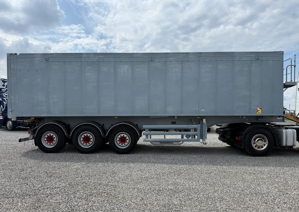 Stas 51 m3 OSIE MERCEDES PODNOSZONA OŚ - Kallur-poolhaagis: pilt 4 Stas 51 m3 OSIE MERCEDES PODNOSZONA OŚ - Kallur-poolhaagis: pilt 4