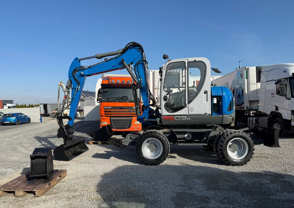 Wacker Neuson 9503-2 TRZY ŁYŻKI - Ratastel ekskavaator: pilt 4 Wacker Neuson 9503-2 TRZY ŁYŻKI - Ratastel ekskavaator: pilt 4