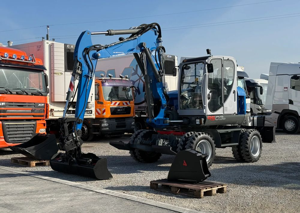 Wacker Neuson 9503-2 TRZY ŁYŻKI - Ratastel ekskavaator: pilt 1 Wacker Neuson 9503-2 TRZY ŁYŻKI - Ratastel ekskavaator: pilt 1