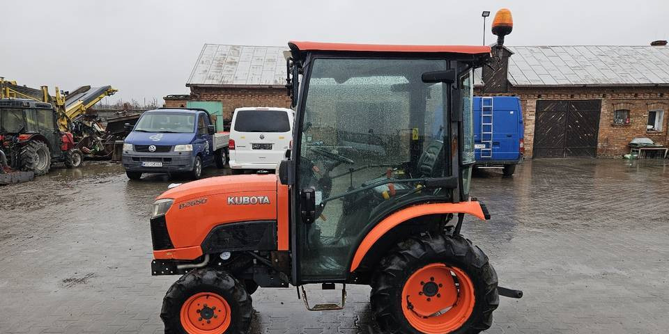 Ciągnik Kubota B2650 4x4 klima 26 KM hydrostat - Traktor: pilt 1 Ciągnik Kubota B2650 4x4 klima 26 KM hydrostat - Traktor: pilt 1