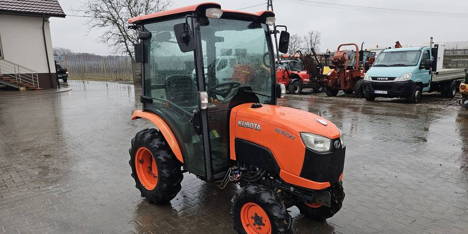 Ciągnik Kubota B2650 4x4 klima 26 KM hydrostat - Traktor: pilt 4 Ciągnik Kubota B2650 4x4 klima 26 KM hydrostat - Traktor: pilt 4