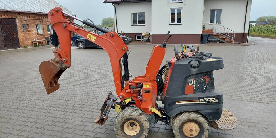 Ditch Witch R300 - Kraavikaevamismasin: pilt 1 Ditch Witch R300 - Kraavikaevamismasin: pilt 1