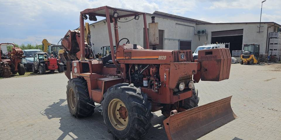 Pługoukładacz wibropług Ditch Witch 8020 układanie kabli światłowód - Ehitusmasinad: pilt 4 Pługoukładacz wibropług Ditch Witch 8020 układanie kabli światłowód - Ehitusmasinad: pilt 4