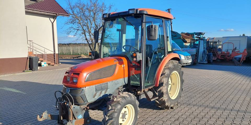 Kioti EX50 HST 50KM klimatyzacja przedni TUZ - Traktor: pilt 2 Kioti EX50 HST 50KM klimatyzacja przedni TUZ - Traktor: pilt 2
