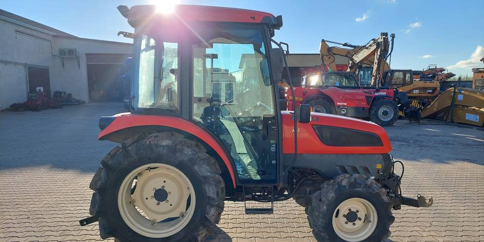 Kioti EX50 HST 50KM klimatyzacja przedni TUZ - Traktor: pilt 5 Kioti EX50 HST 50KM klimatyzacja przedni TUZ - Traktor: pilt 5