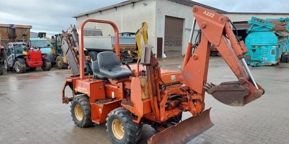 Koparka łańcuchowa Ditch Witch 3500DD - Kraavikaevamismasin: pilt 3 Koparka łańcuchowa Ditch Witch 3500DD - Kraavikaevamismasin: pilt 3
