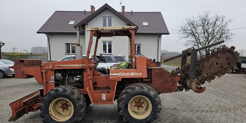 Koparka łańcuchowa Ditch Witch 7610 - Ratastel ekskavaator: pilt 1 Koparka łańcuchowa Ditch Witch 7610 - Ratastel ekskavaator: pilt 1