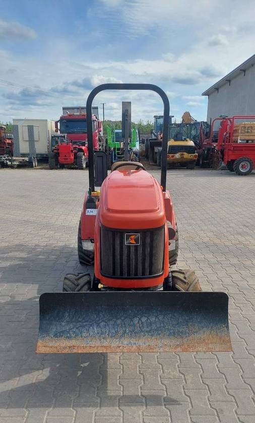 Koparka łańcuchowa Ditch Witch RT30 - Kraavikaevamismasin: pilt 3 Koparka łańcuchowa Ditch Witch RT30 - Kraavikaevamismasin: pilt 3