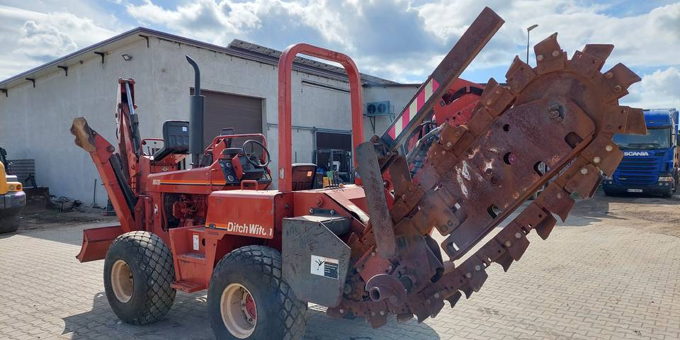Koparka łańcuchowa pługoukładacz Ditch Witch 8020 Combo - Kraavikaevamismasin: pilt 5 Koparka łańcuchowa pługoukładacz Ditch Witch 8020 Combo - Kraavikaevamismasin: pilt 5