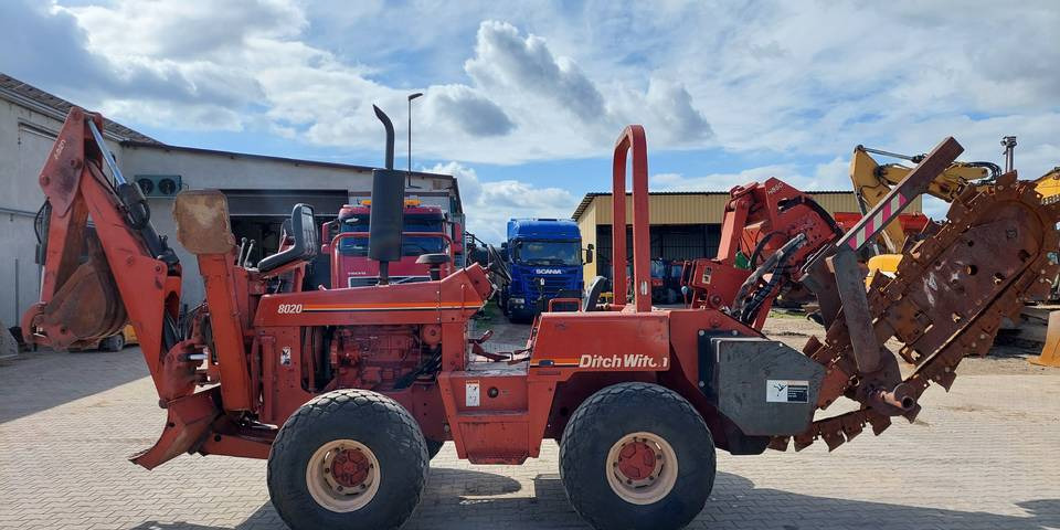 Koparka łańcuchowa pługoukładacz Ditch Witch 8020 Combo - Kraavikaevamismasin: pilt 4 Koparka łańcuchowa pługoukładacz Ditch Witch 8020 Combo - Kraavikaevamismasin: pilt 4
