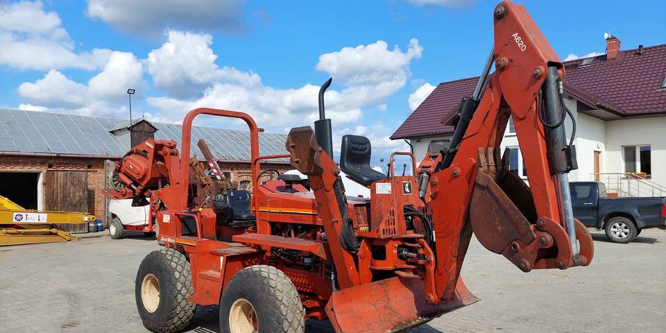 Koparka łańcuchowa pługoukładacz Ditch Witch 8020 Combo - Kraavikaevamismasin: pilt 2 Koparka łańcuchowa pługoukładacz Ditch Witch 8020 Combo - Kraavikaevamismasin: pilt 2