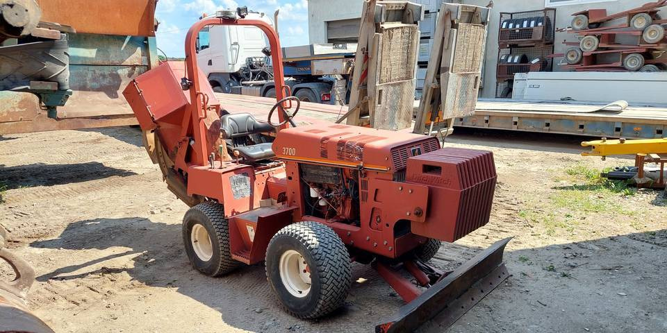 Koparka tarczowa Ditch Witch 3700DD łańcuchowa - Kraavikaevamismasin: pilt 3 Koparka tarczowa Ditch Witch 3700DD łańcuchowa - Kraavikaevamismasin: pilt 3