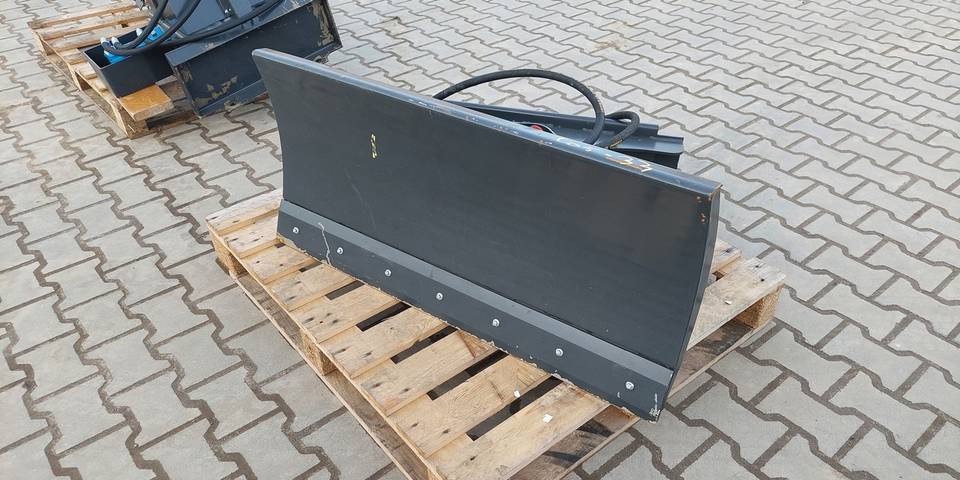 NOWY pług do Ditch Witch R300 Bobcat Avant - Tera - Ehitusmasinad: pilt 1 NOWY pług do Ditch Witch R300 Bobcat Avant - Tera - Ehitusmasinad: pilt 1