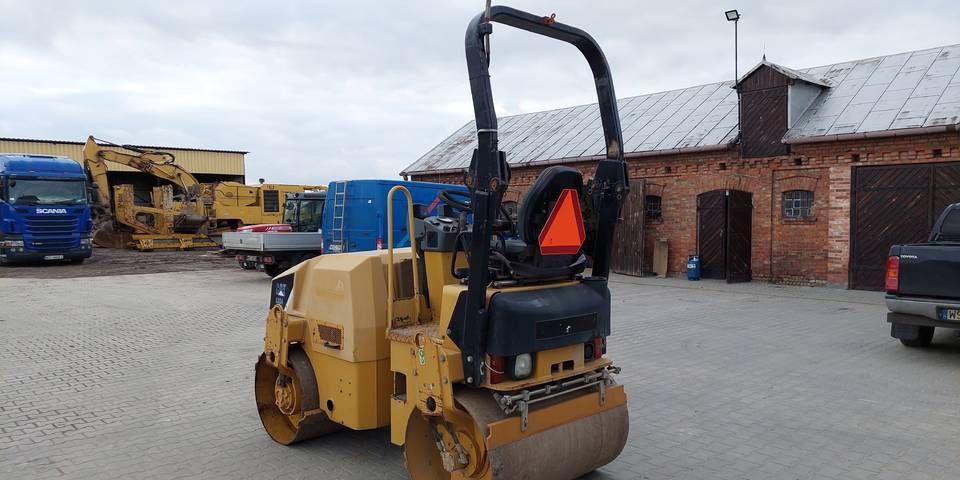 Walec Caterpillar CB24 2700 kg CAT - Rullija: pilt 3 Walec Caterpillar CB24 2700 kg CAT - Rullija: pilt 3