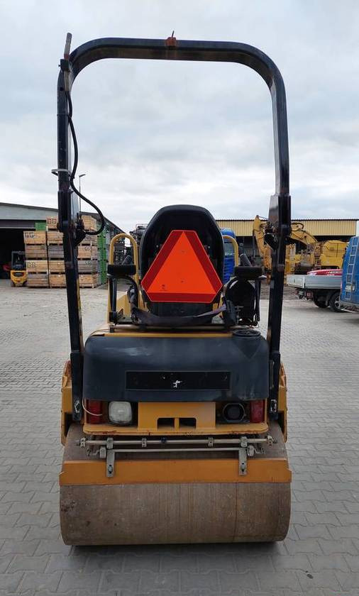 Walec Caterpillar CB24 2700 kg CAT - Rullija: pilt 4 Walec Caterpillar CB24 2700 kg CAT - Rullija: pilt 4