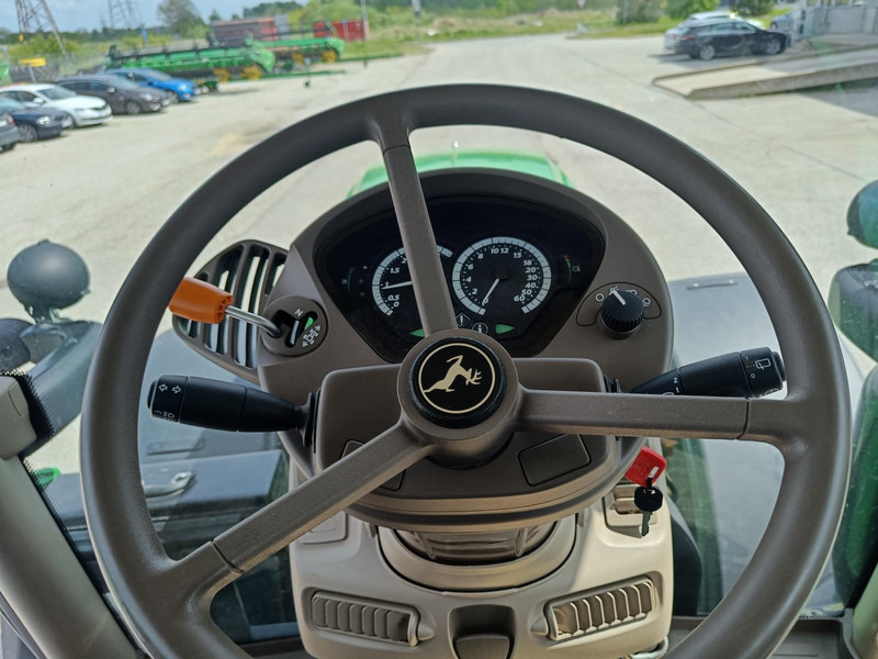 Traktor John Deere 6215R: pilt 15