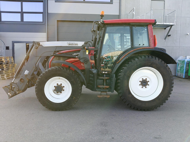 Valtra N101 - Traktor: pilt 2 Valtra N101 - Traktor: pilt 2