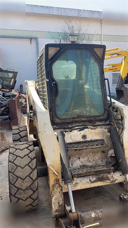 BOBCAT S220 - Kompaktlaadur: pilt 2 BOBCAT S220 - Kompaktlaadur: pilt 2