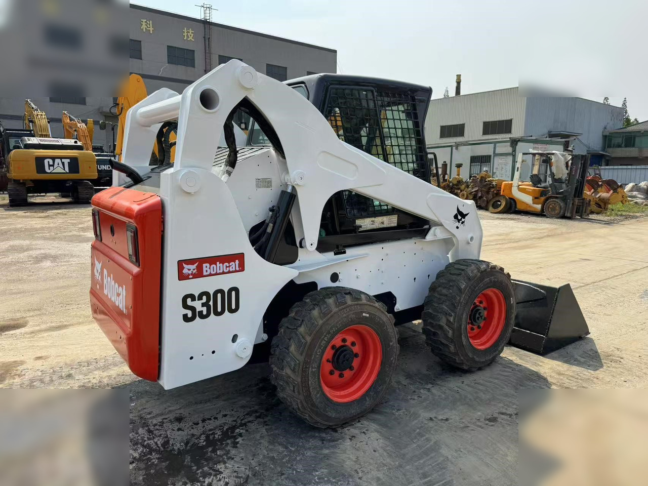 BOBCAT S300 - Kompaktlaadur: pilt 3 BOBCAT S300 - Kompaktlaadur: pilt 3