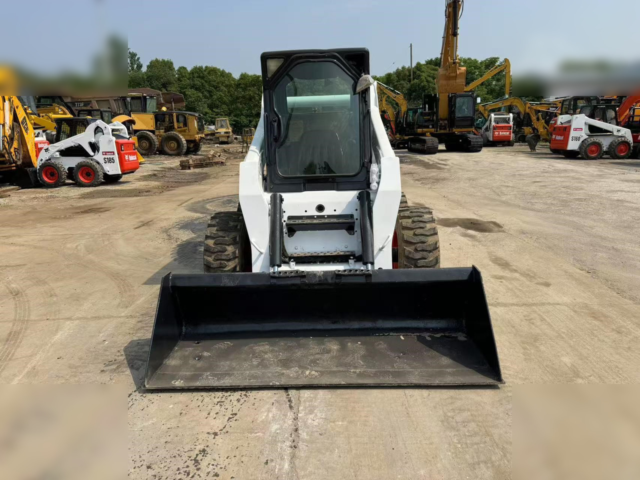 BOBCAT S300 - Kompaktlaadur: pilt 2 BOBCAT S300 - Kompaktlaadur: pilt 2