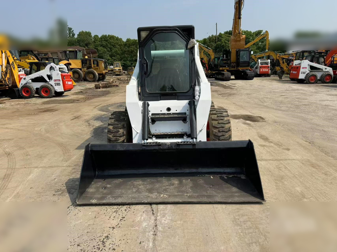 BOBCAT S300 - Kompaktlaadur: pilt 2 BOBCAT S300 - Kompaktlaadur: pilt 2