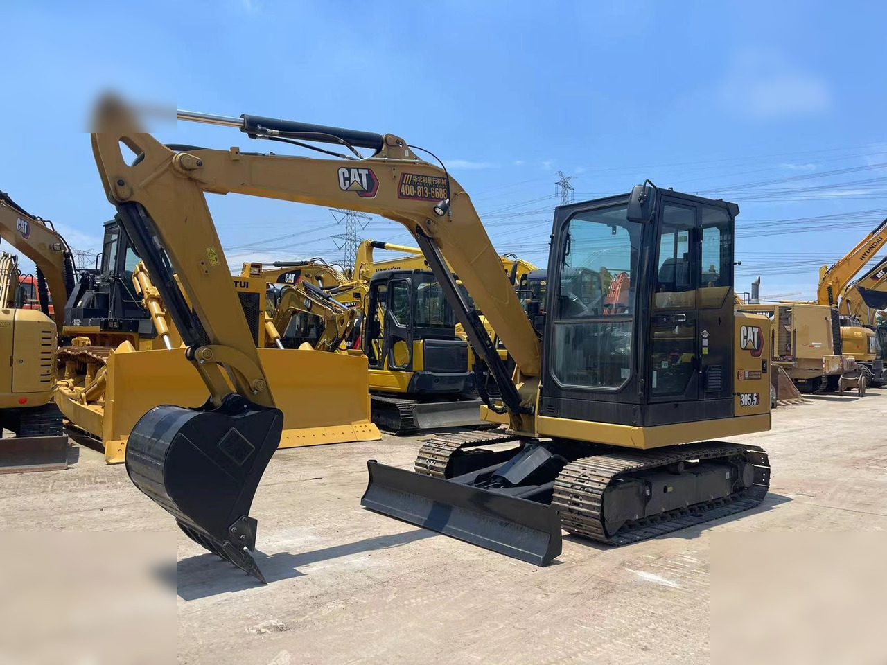 CATERPILLAR 305.5 - Miniekskavaator: pilt 1 CATERPILLAR 305.5 - Miniekskavaator: pilt 1