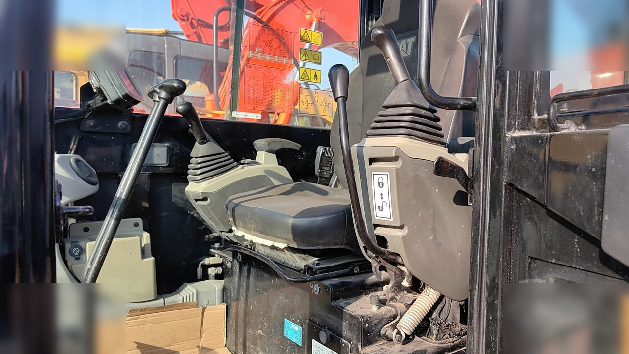 CATERPILLAR 305.5E2 - Miniekskavaator: pilt 4 CATERPILLAR 305.5E2 - Miniekskavaator: pilt 4