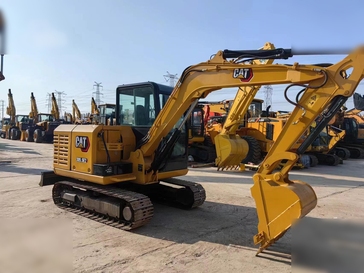 CATERPILLAR 305.5E2 - Miniekskavaator: pilt 1 CATERPILLAR 305.5E2 - Miniekskavaator: pilt 1