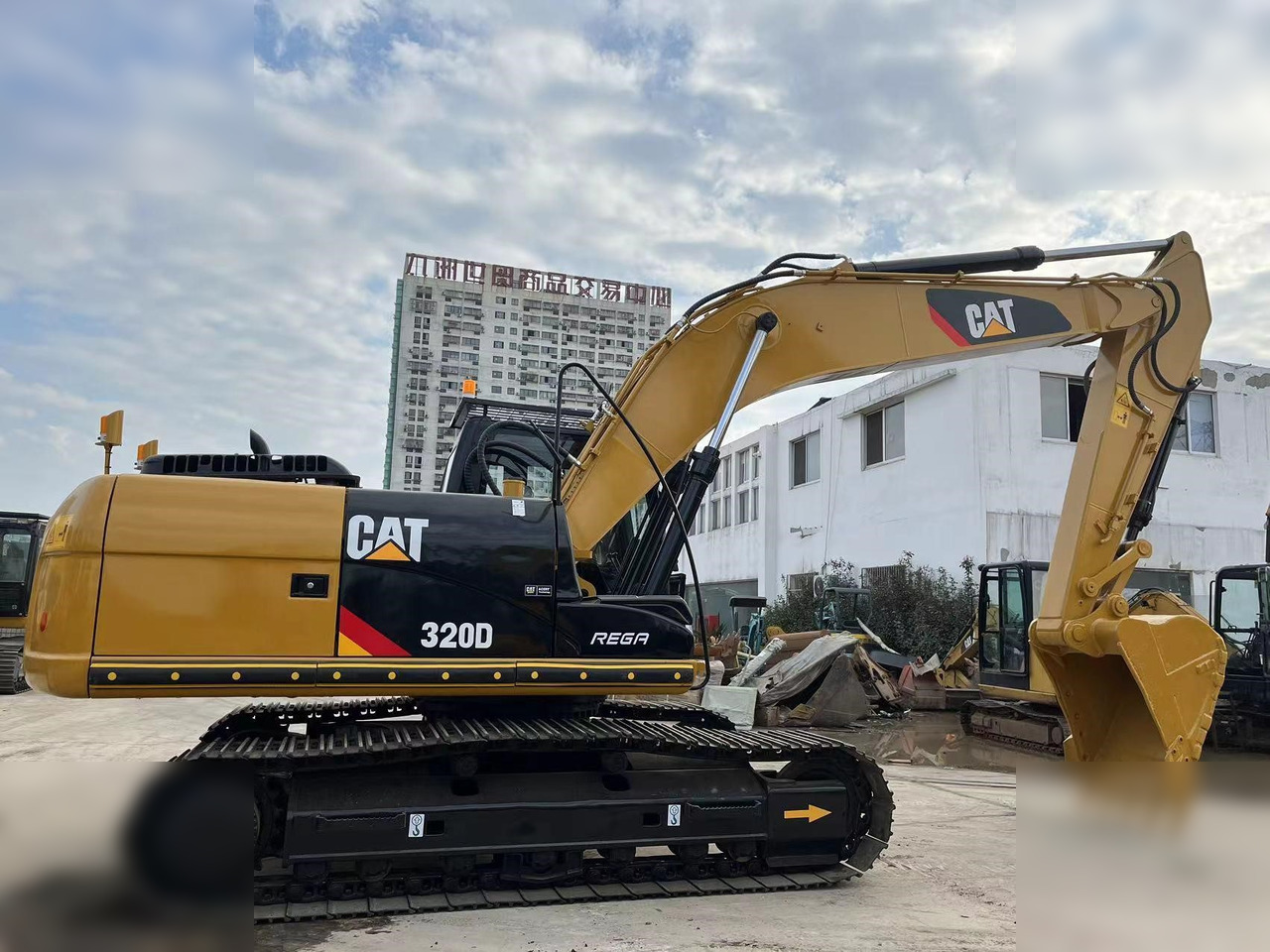 CATERPILLAR 320D - Lintekskavaator: pilt 4 CATERPILLAR 320D - Lintekskavaator: pilt 4