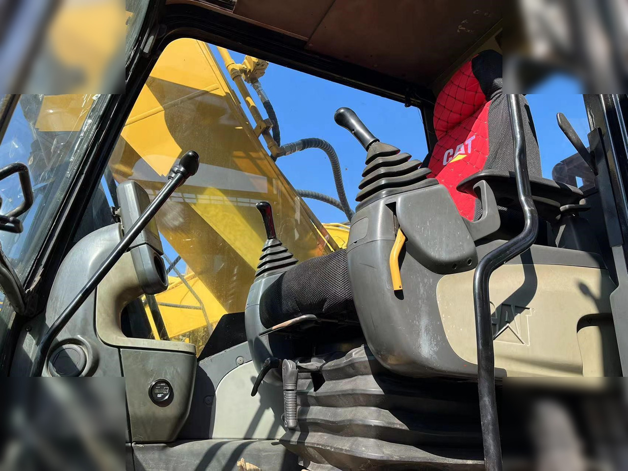 CATERPILLAR 320D - Lintekskavaator: pilt 5 CATERPILLAR 320D - Lintekskavaator: pilt 5