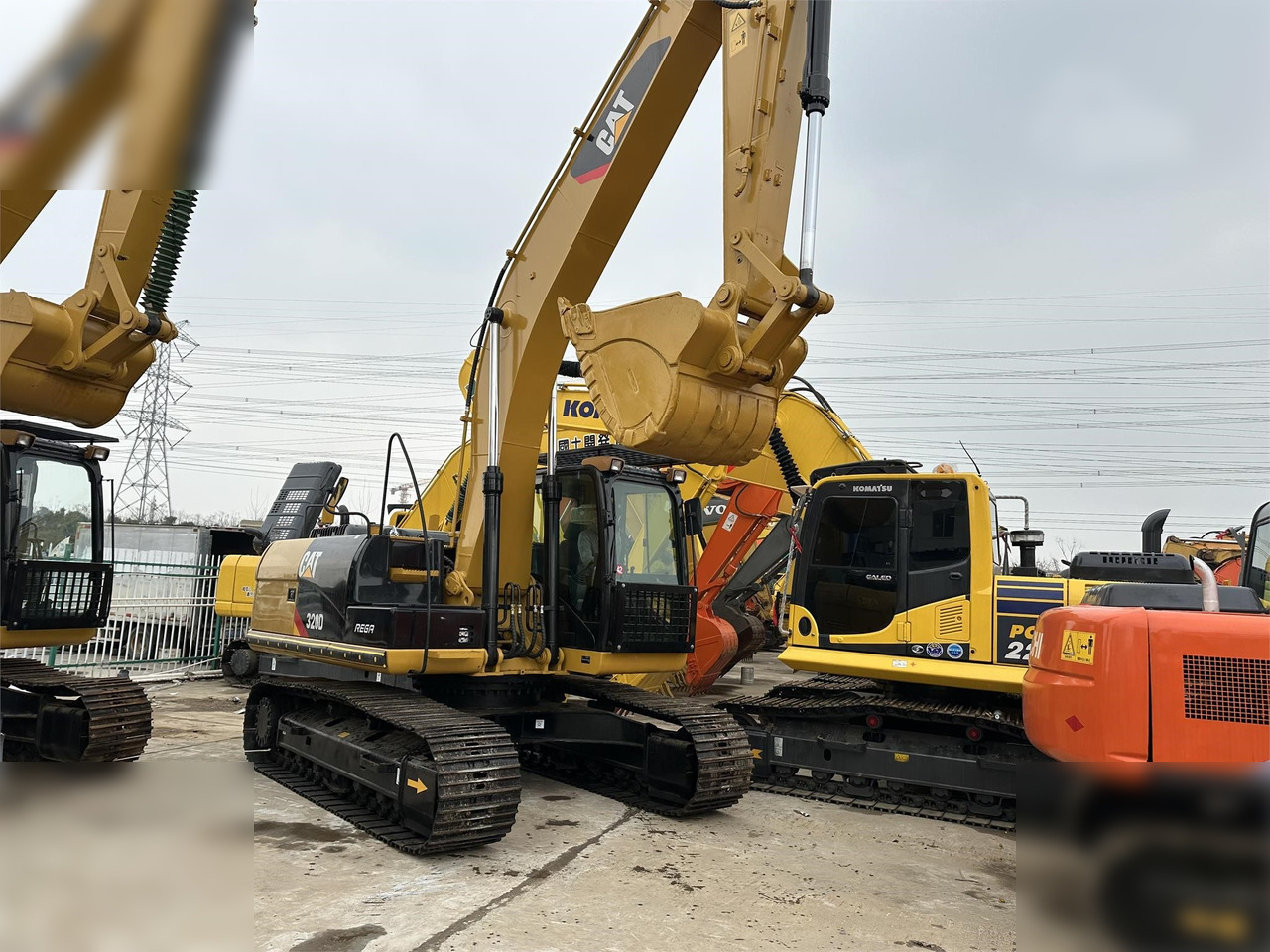 CATERPILLAR 320D - Lintekskavaator: pilt 3 CATERPILLAR 320D - Lintekskavaator: pilt 3