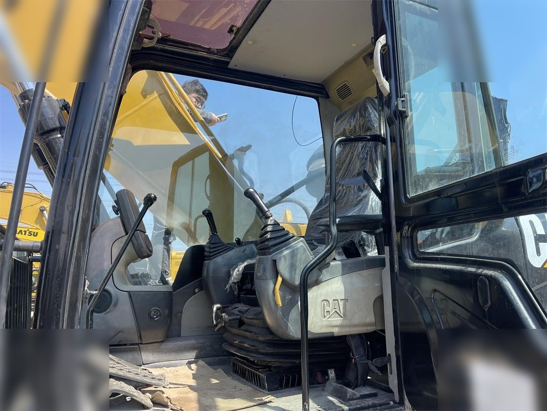 CATERPILLAR 320D2 - Lintekskavaator: pilt 5 CATERPILLAR 320D2 - Lintekskavaator: pilt 5