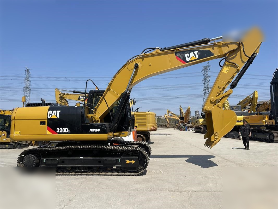 CATERPILLAR 320D2 - Lintekskavaator: pilt 4 CATERPILLAR 320D2 - Lintekskavaator: pilt 4