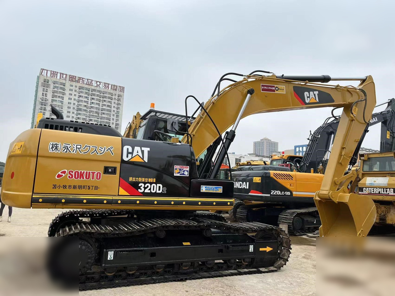 CATERPILLAR 320D2 - Lintekskavaator: pilt 2 CATERPILLAR 320D2 - Lintekskavaator: pilt 2