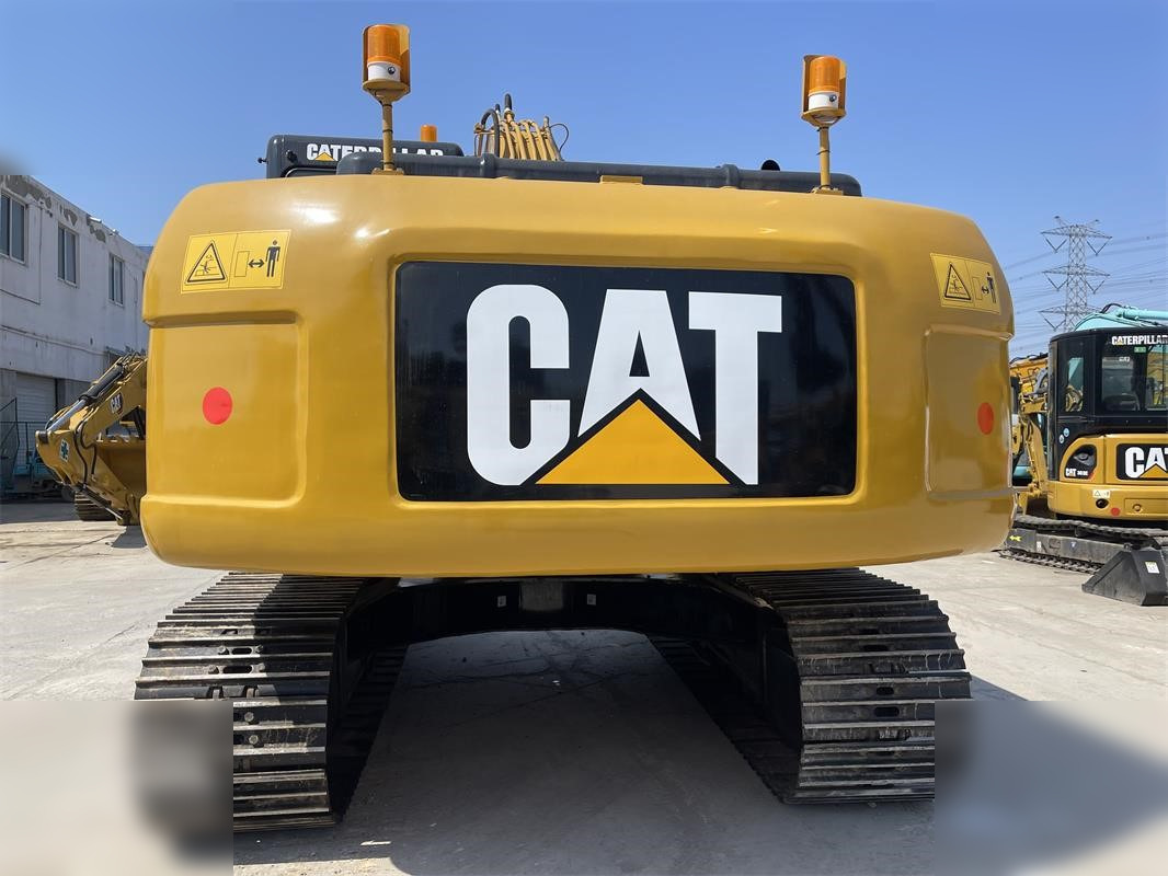 CATERPILLAR 320D2 - Lintekskavaator: pilt 3 CATERPILLAR 320D2 - Lintekskavaator: pilt 3